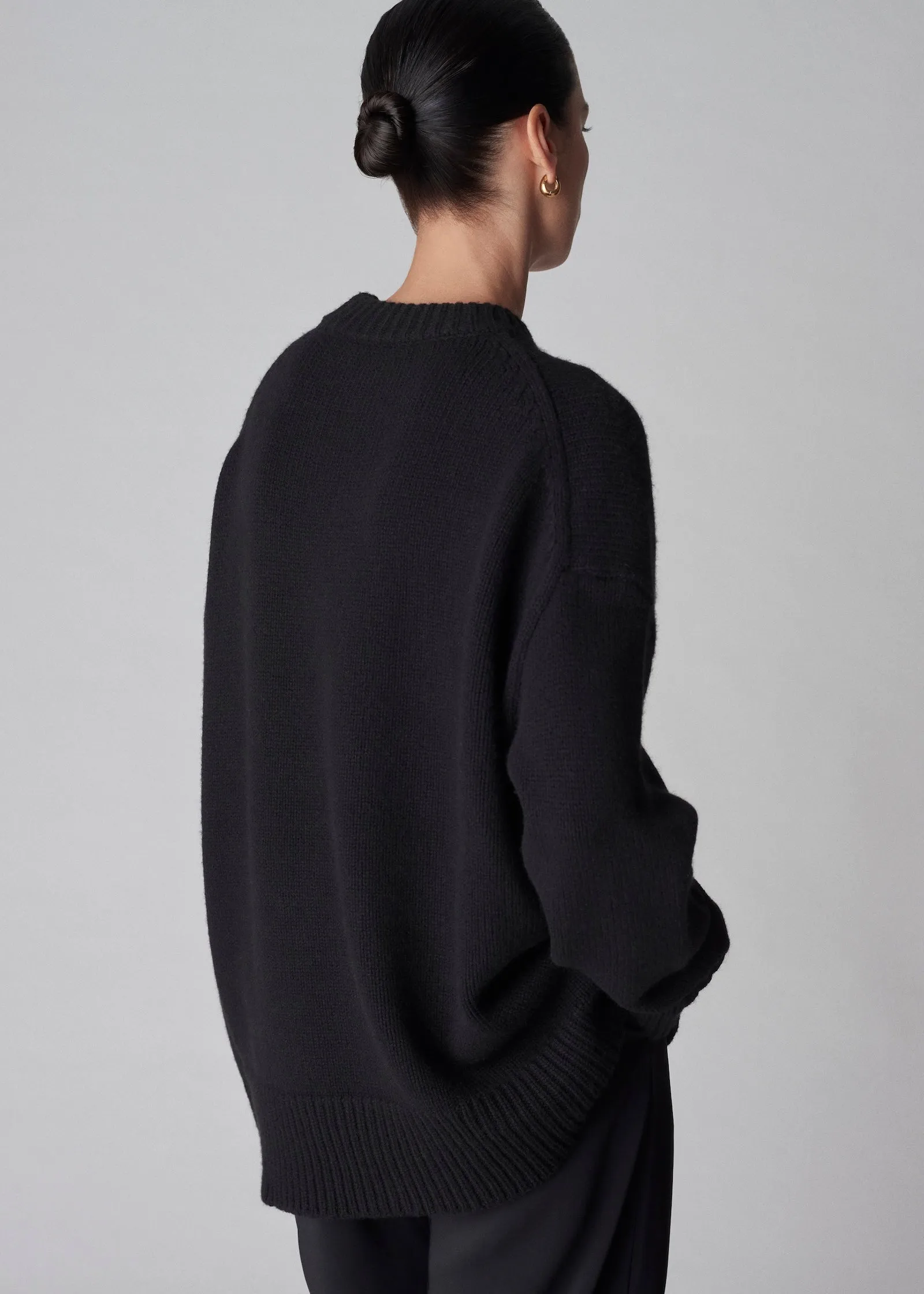 Boyfriend Crew Neck in Wool Cashmere - Black