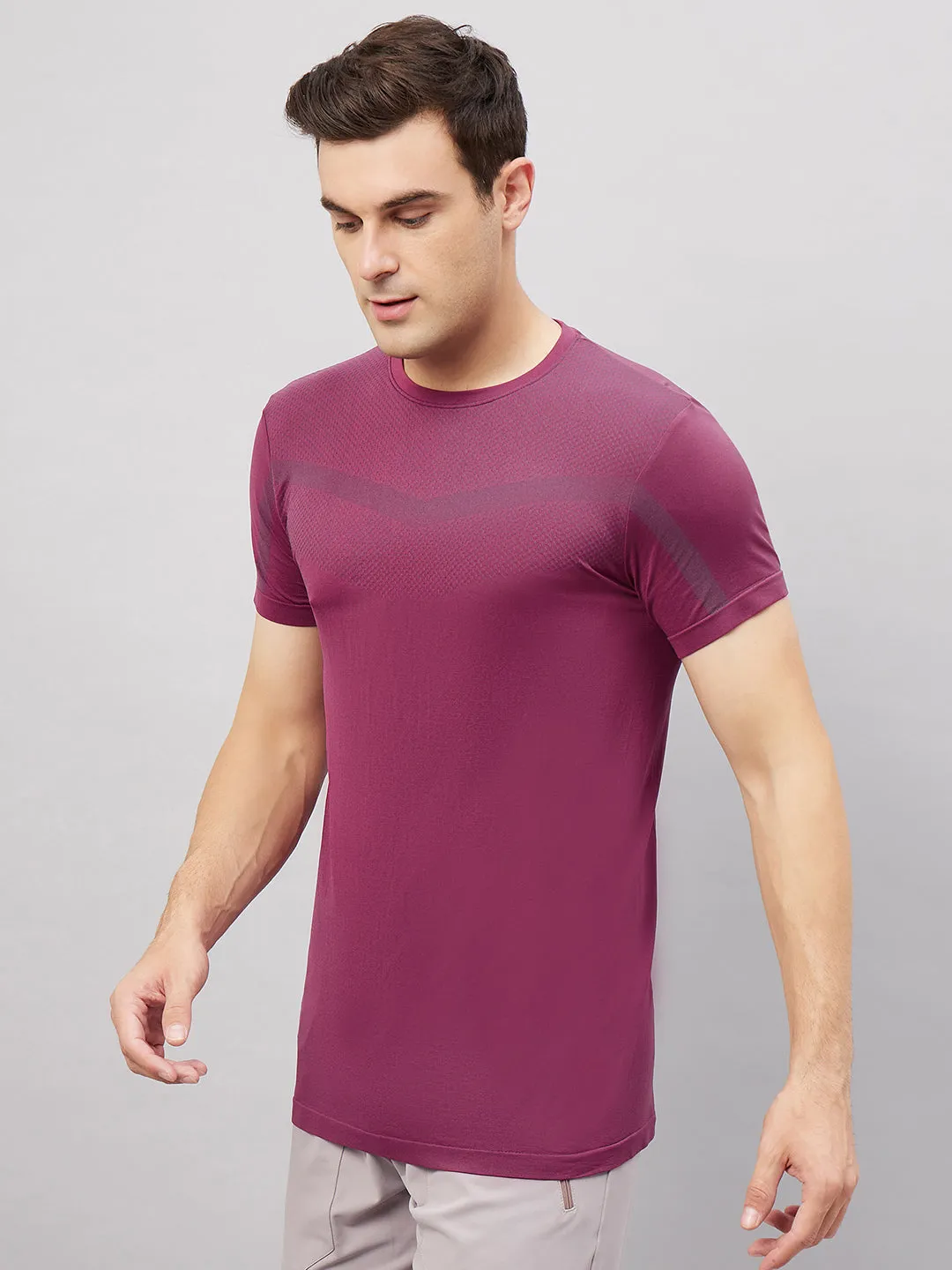 Men's Round Neck Half Sleeves Seamless T-Shirt - Wine