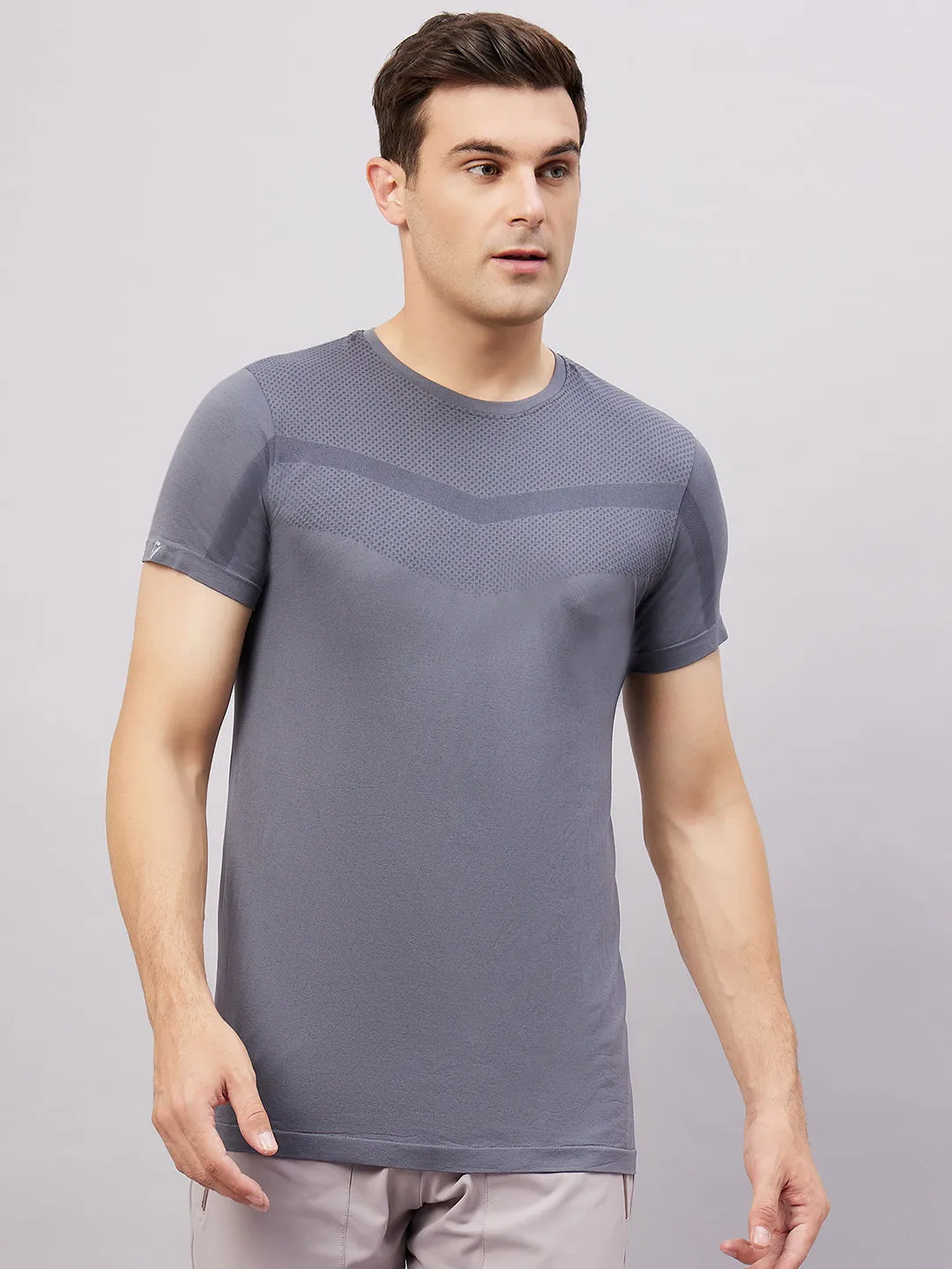 Men's Round Neck Half Sleeves Seamless T-Shirt - Wine