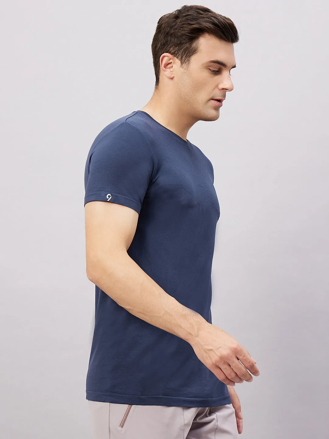 Men's Round Neck Half Sleeves Seamless T-Shirt - Wine