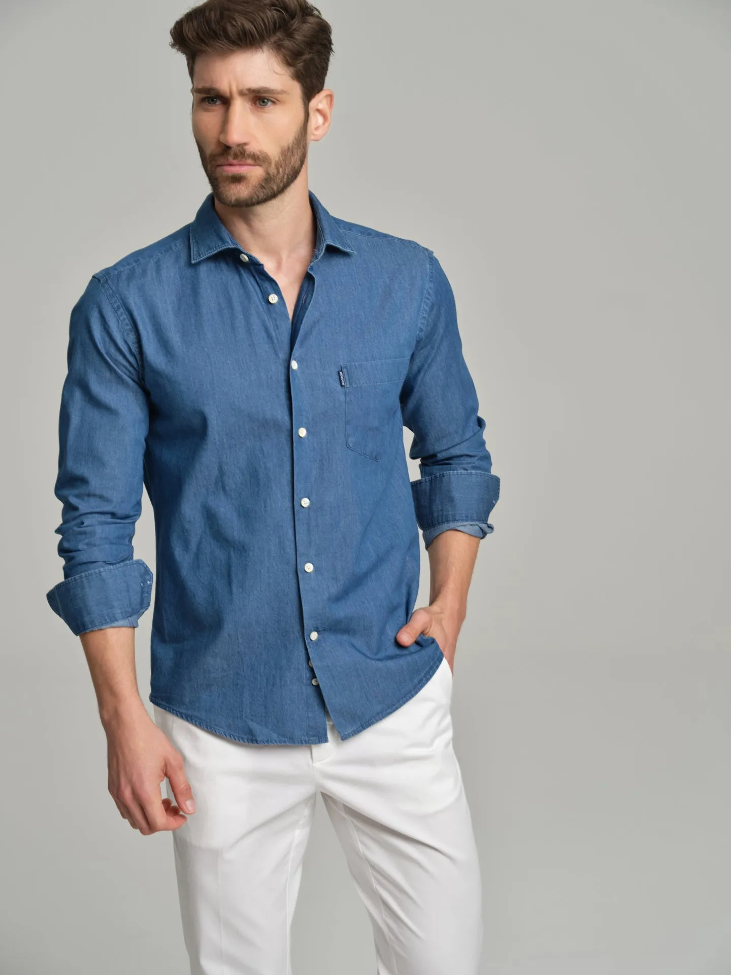 Slim fit casual denim shirt