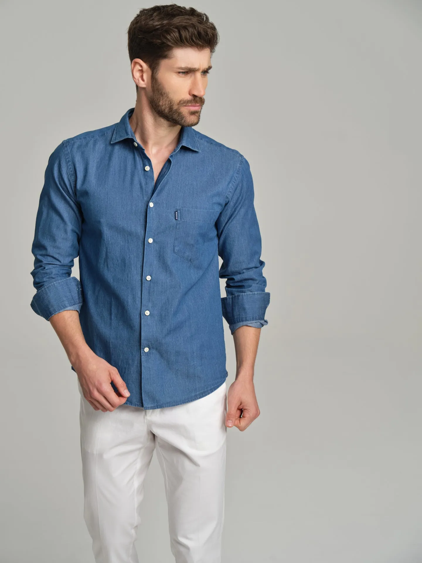 Slim fit casual denim shirt