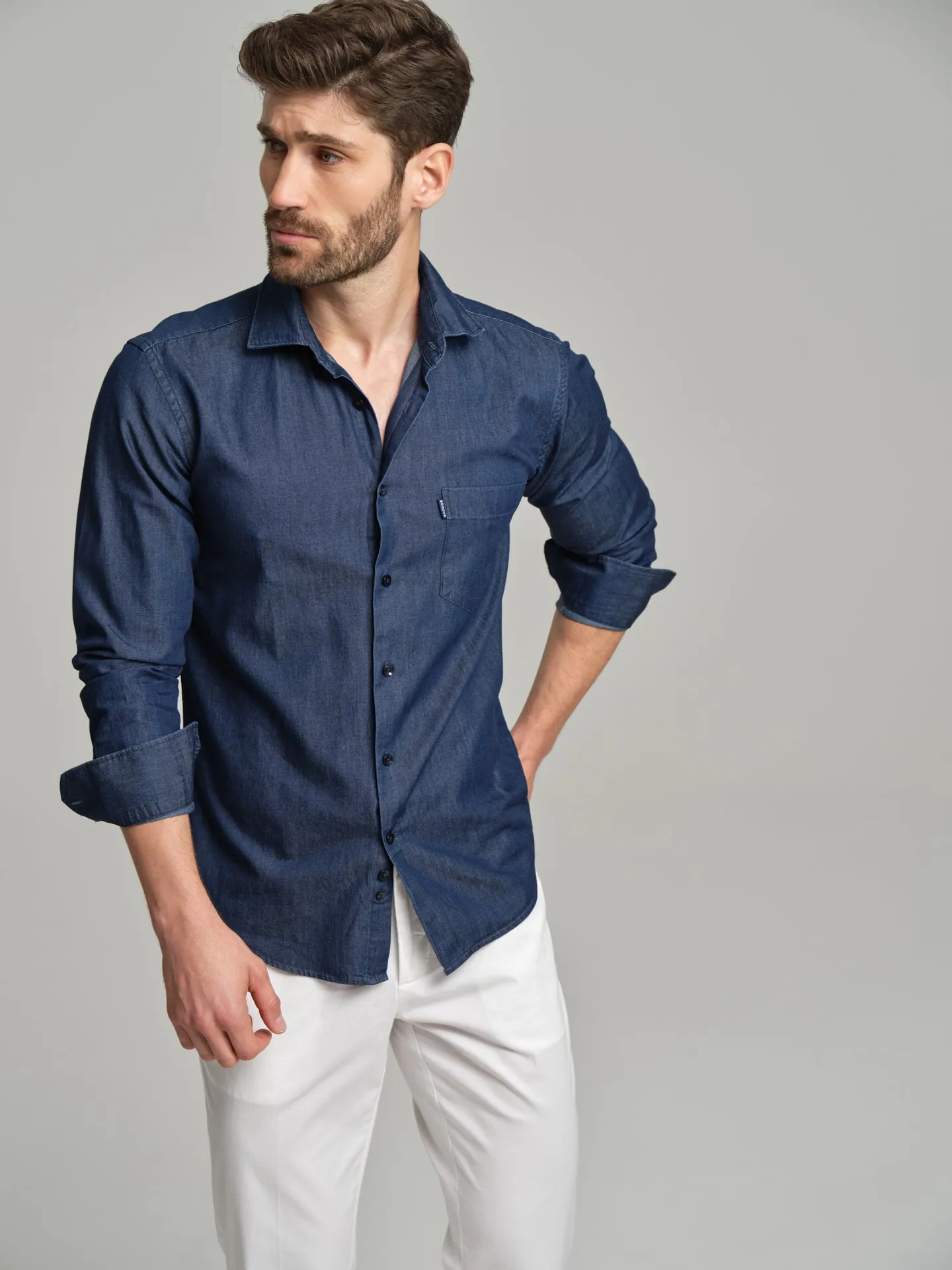 Slim fit casual denim shirt