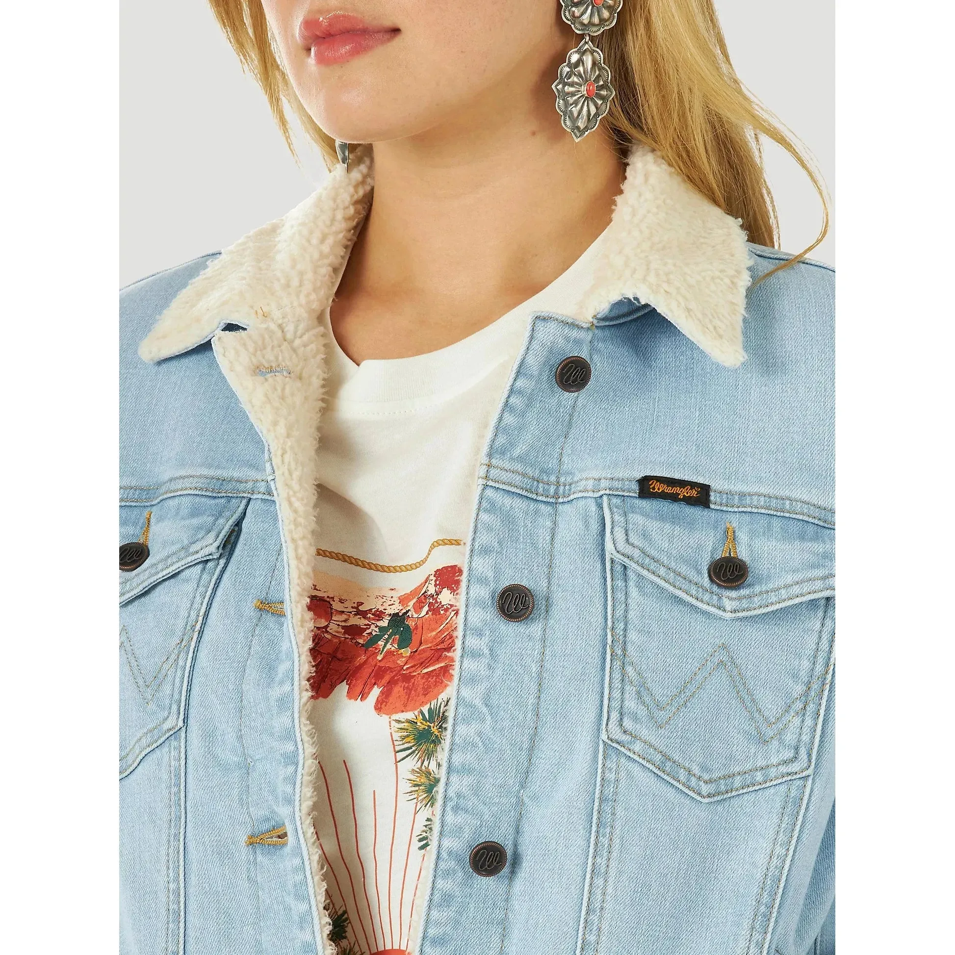 WOMEN'S WRANGLER RETRO® SHERPA LINED WESTERN DENIM JACKET IN BLEACHED DENIM